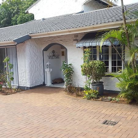 Umhlanga Rocks Old N New Bed & Breakfast מראה חיצוני תמונה