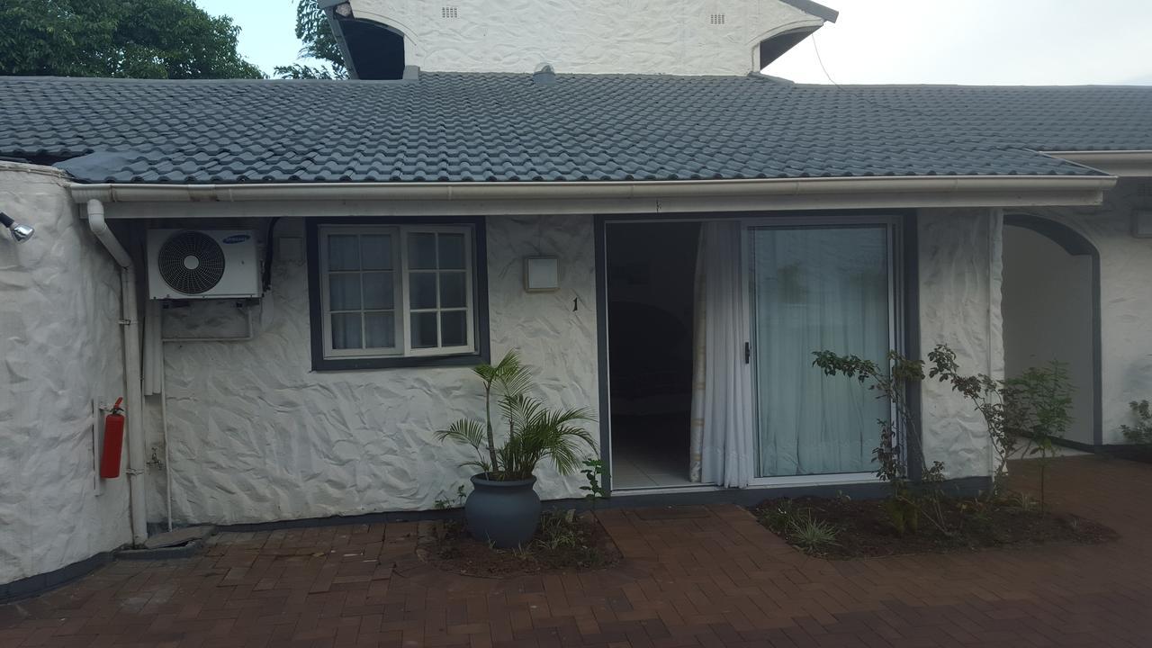 Umhlanga Rocks Old N New Bed & Breakfast מראה חיצוני תמונה