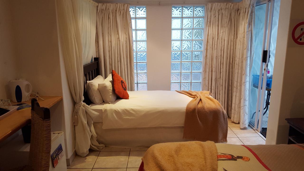 Umhlanga Rocks Old N New Bed & Breakfast מראה חיצוני תמונה