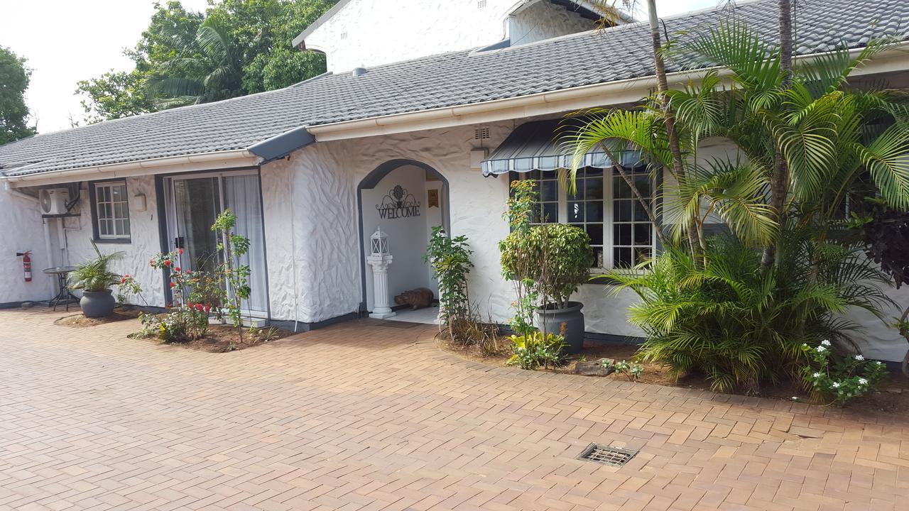 Umhlanga Rocks Old N New Bed & Breakfast מראה חיצוני תמונה