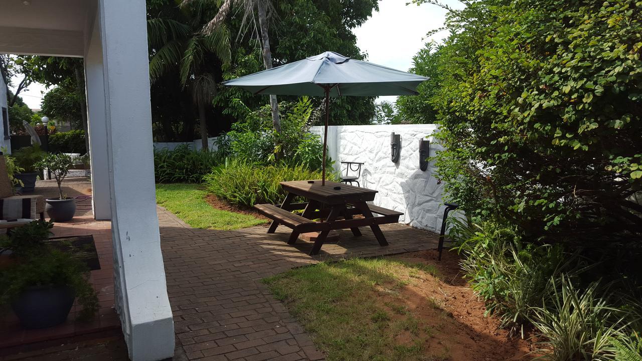 Umhlanga Rocks Old N New Bed & Breakfast מראה חיצוני תמונה